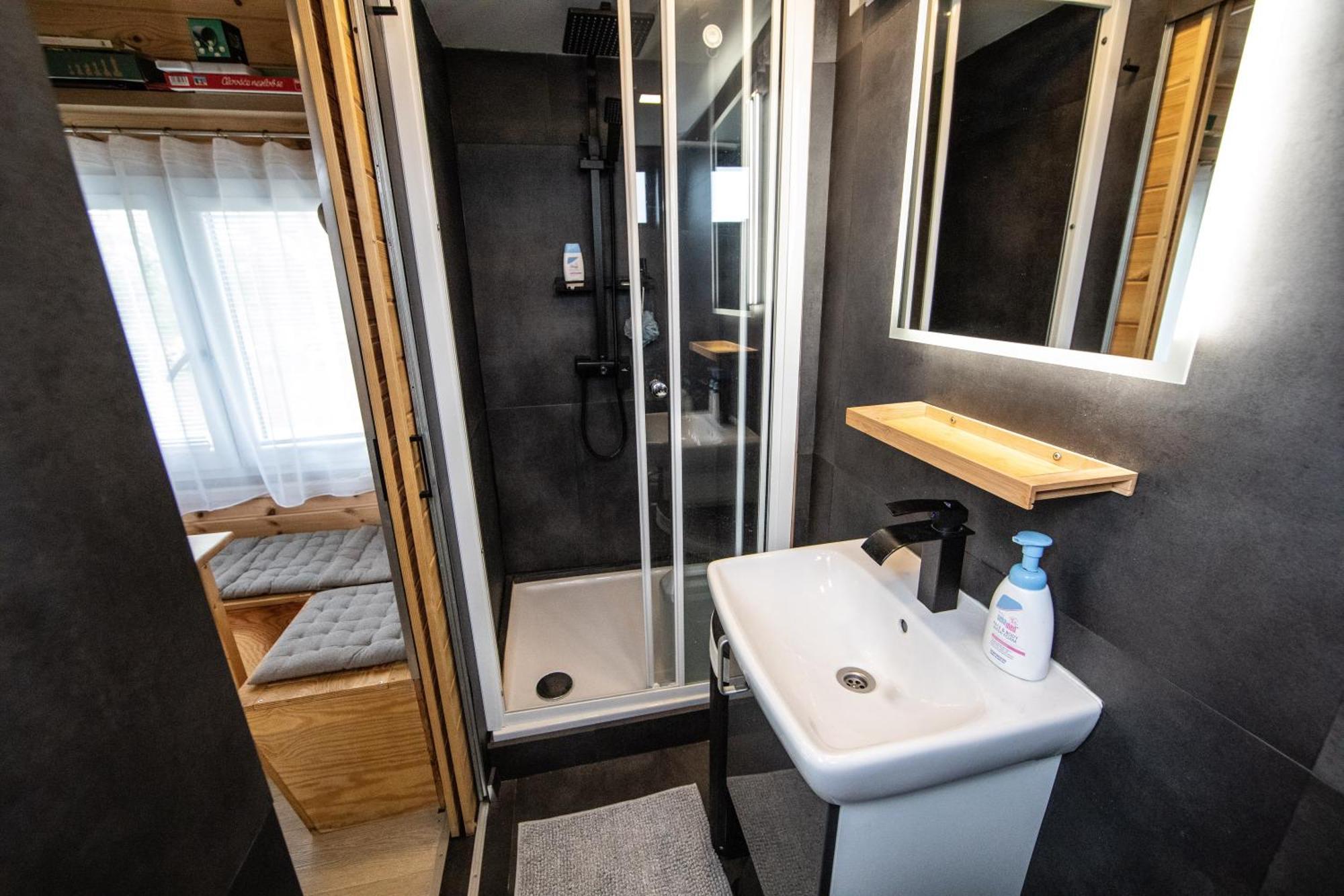 Tiny House - Chatka V Rezi U Prahy Husinec  المظهر الخارجي الصورة